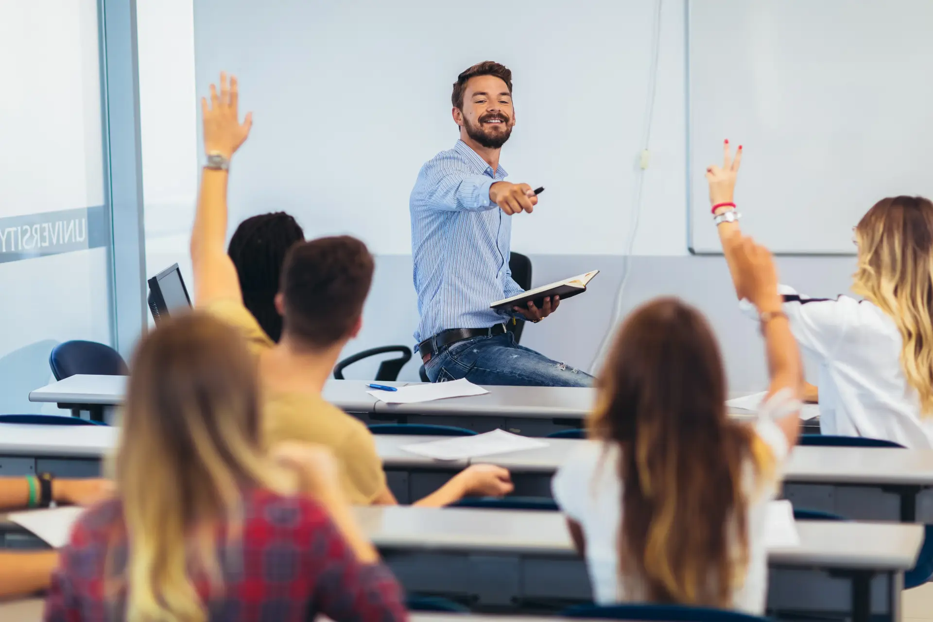 Wat verdient een docent in het voortgezet onderwijs in 2026